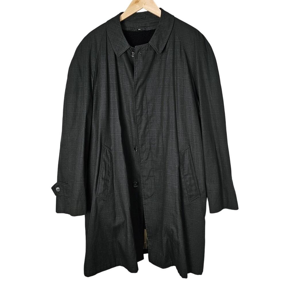 New England Vintage trench coat size 40R black plaid